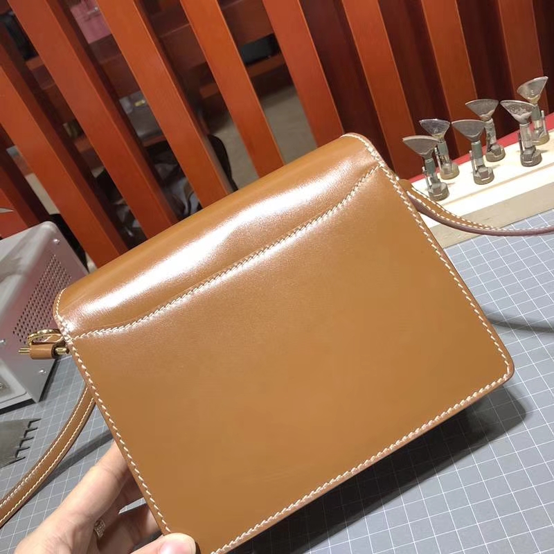 爱马仕包包官网 Hermes Roulis19CM 土黄色顶级Box牛皮 金扣