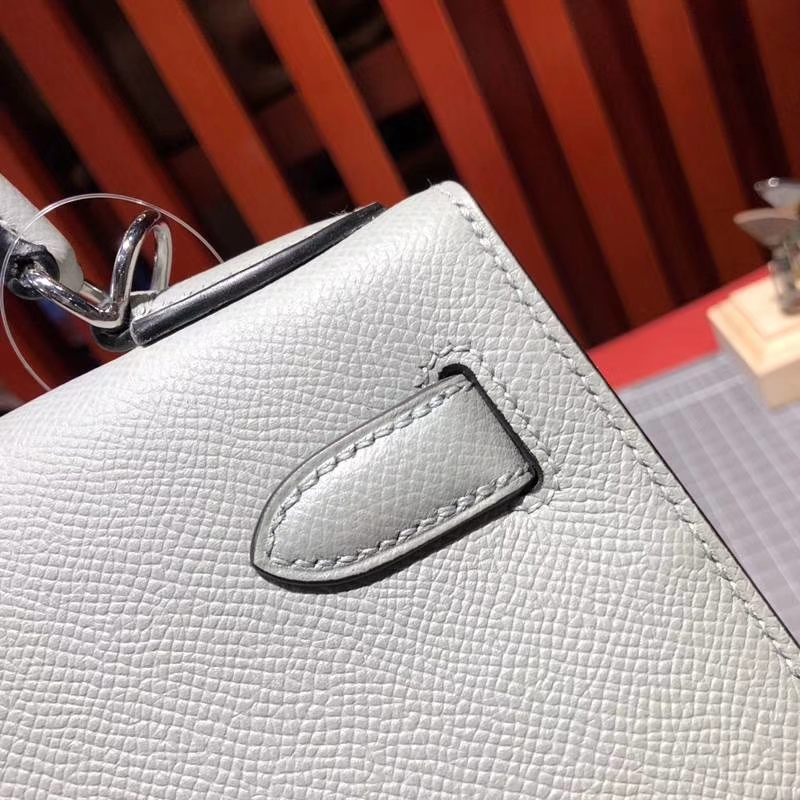 爱马仕凯莉包多少钱 Hermes Kelly28CM 海鸥灰手掌纹牛皮 银扣