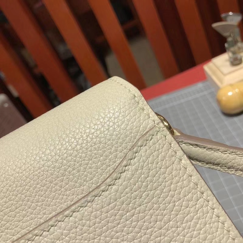 Hermes Roulis19CM 爱马仕奶昔白Evercolor牛皮猪鼻子包 金扣