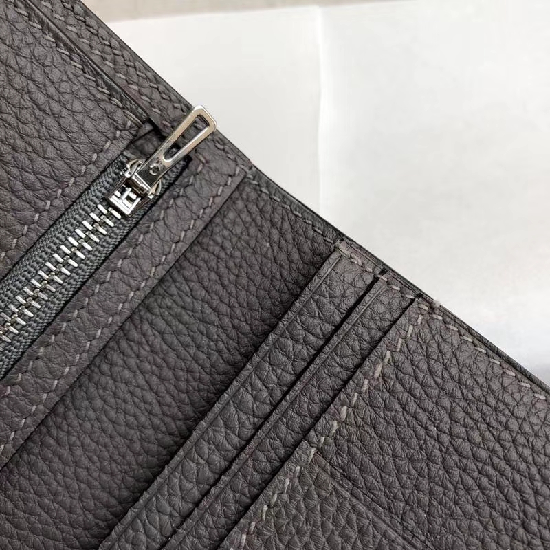 爱马仕钱夹多少钱 Hermes荔枝纹牛皮Bearn西装夹长款钱包 铁灰色 银扣