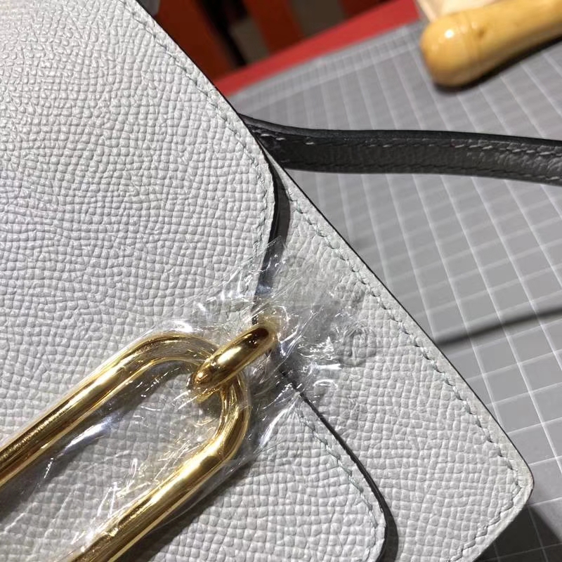 爱马仕包包官网 Hermes Roulis19CM 海鸥灰十字纹牛皮猪鼻子包 金扣