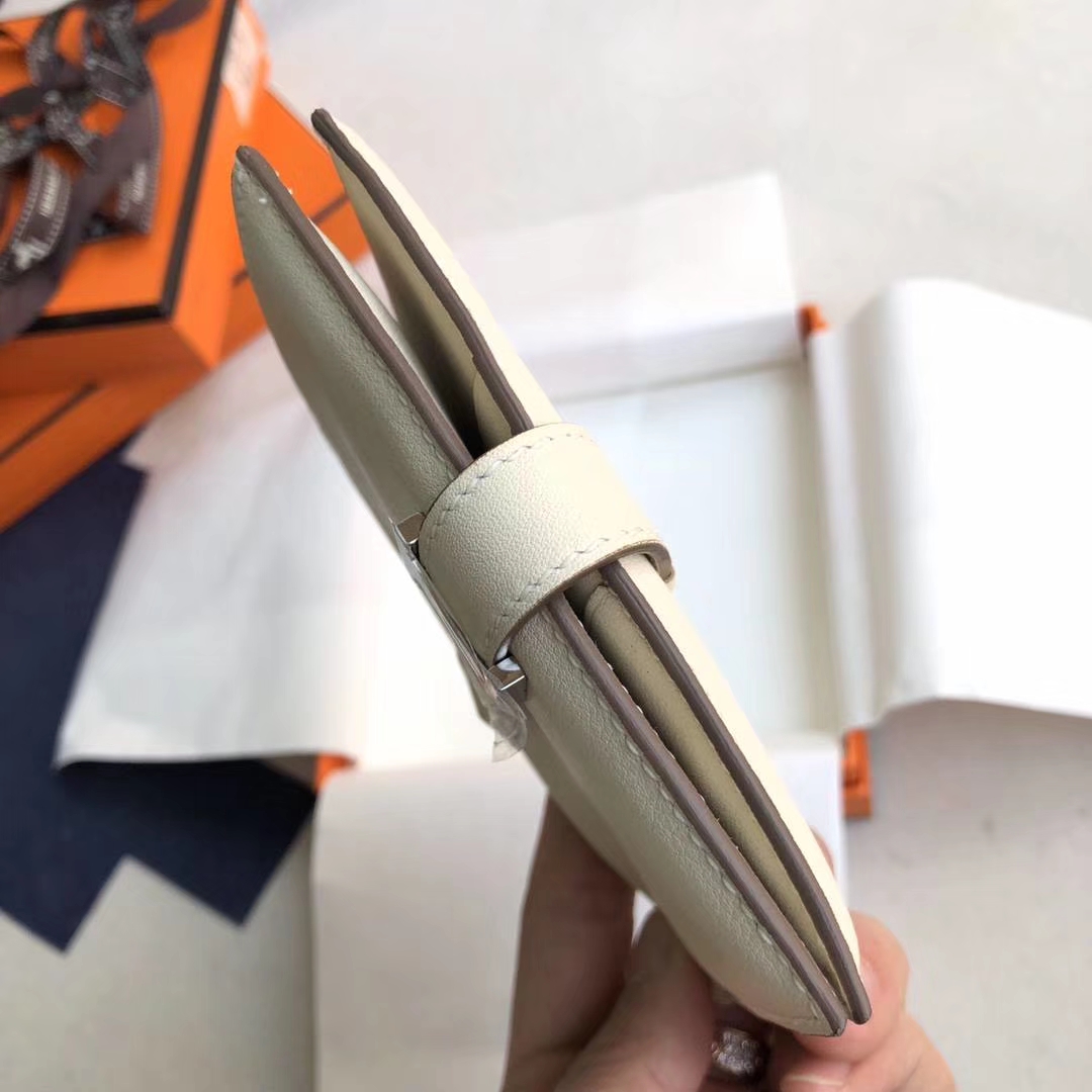 爱马仕短款钱包 Hermes Bearn钱夹 奶昔白Swift牛皮H扣钱夹 银扣