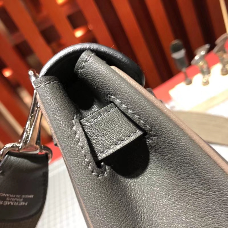 Hermes新款女包 爱马仕铁灰色原厂Swift牛皮Berline20cm线条包 银扣
