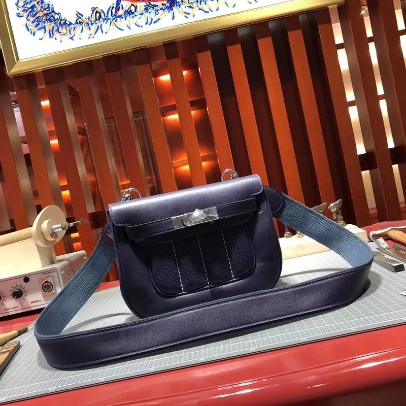 爱马仕线条包 Hermes Berline20CM 紫罗兰色原厂Swift牛皮斜挎包 银扣