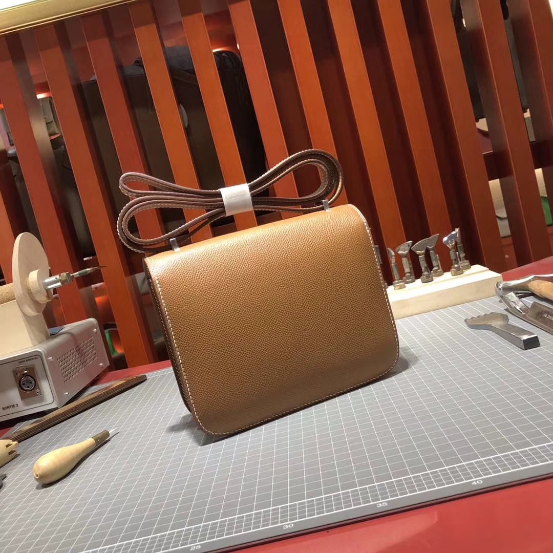 Hermes Constance19CM 爱马仕土黄色原厂Epsom牛皮空姐包 银扣