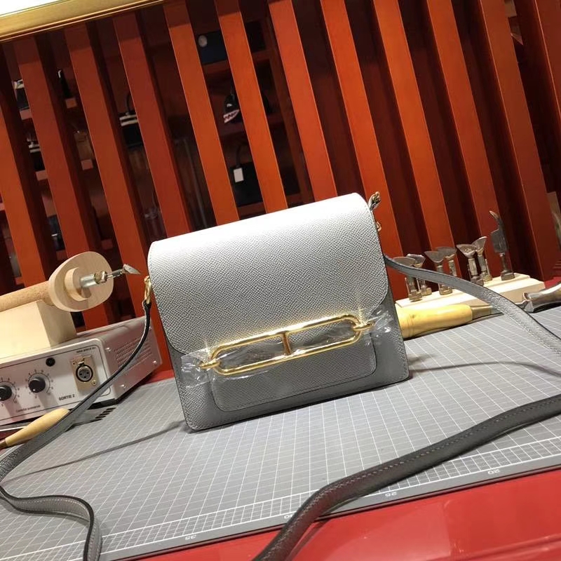 爱马仕包包官网 Hermes Roulis19CM 海鸥灰十字纹牛皮猪鼻子包 金扣