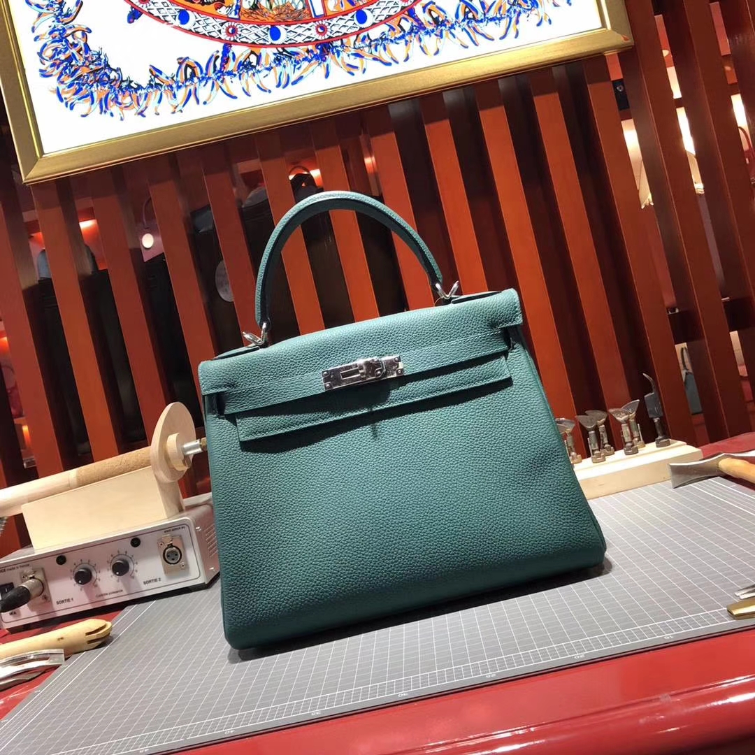 Hermes包包官网 爱马仕Z6孔雀绿Togo牛皮凯莉包Kelly28CM 银扣