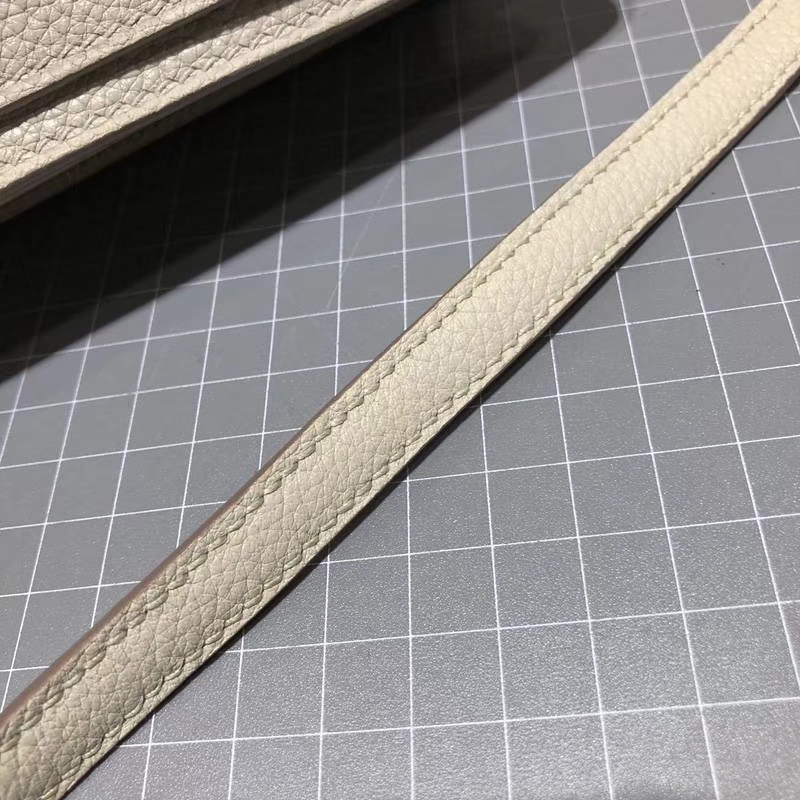 Hermes Roulis19CM 爱马仕奶昔白Evercolor牛皮猪鼻子包 金扣