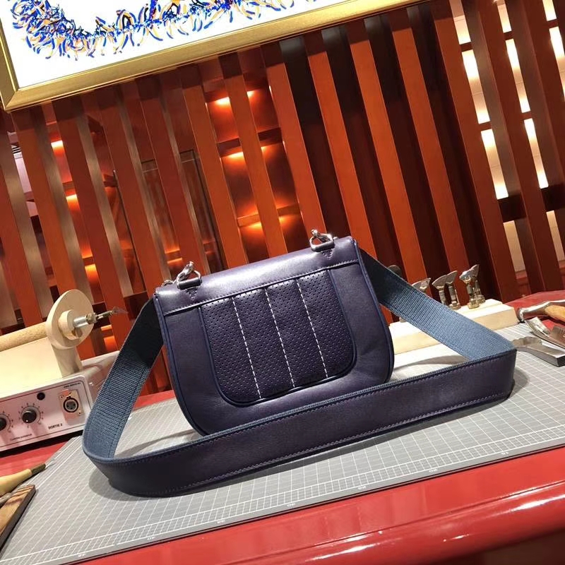 爱马仕线条包 Hermes Berline20CM 紫罗兰色原厂Swift牛皮斜挎包 银扣