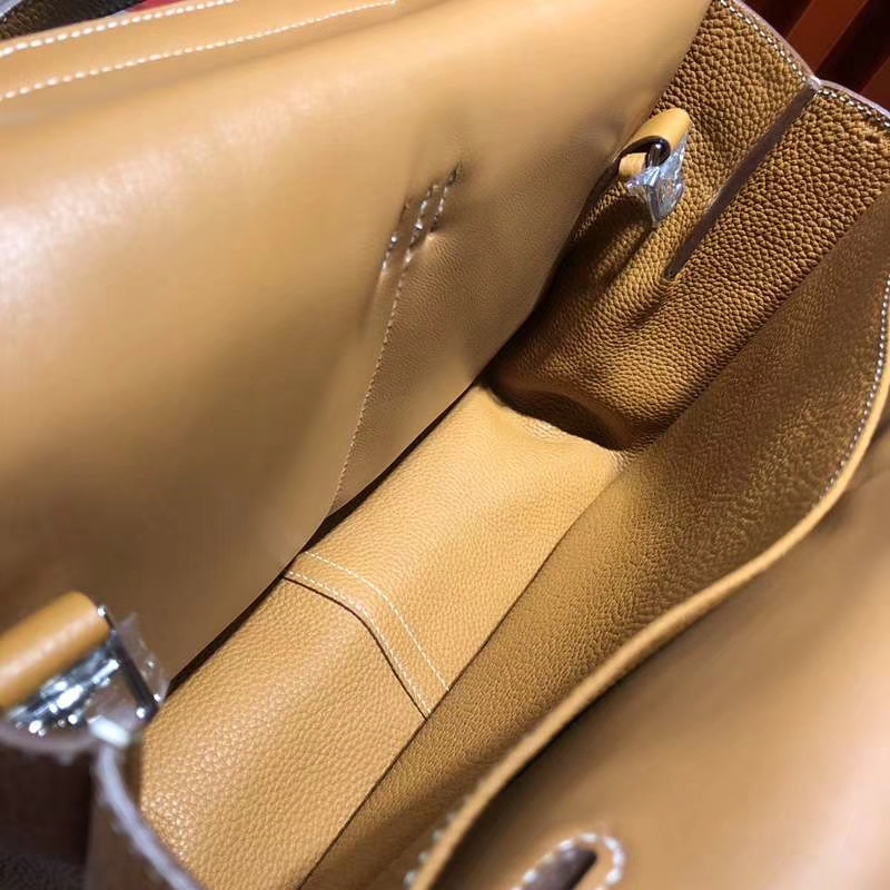 爱马仕包包价格 Hermes Stock Halzan 土黄色荔枝纹牛皮手提斜挎包