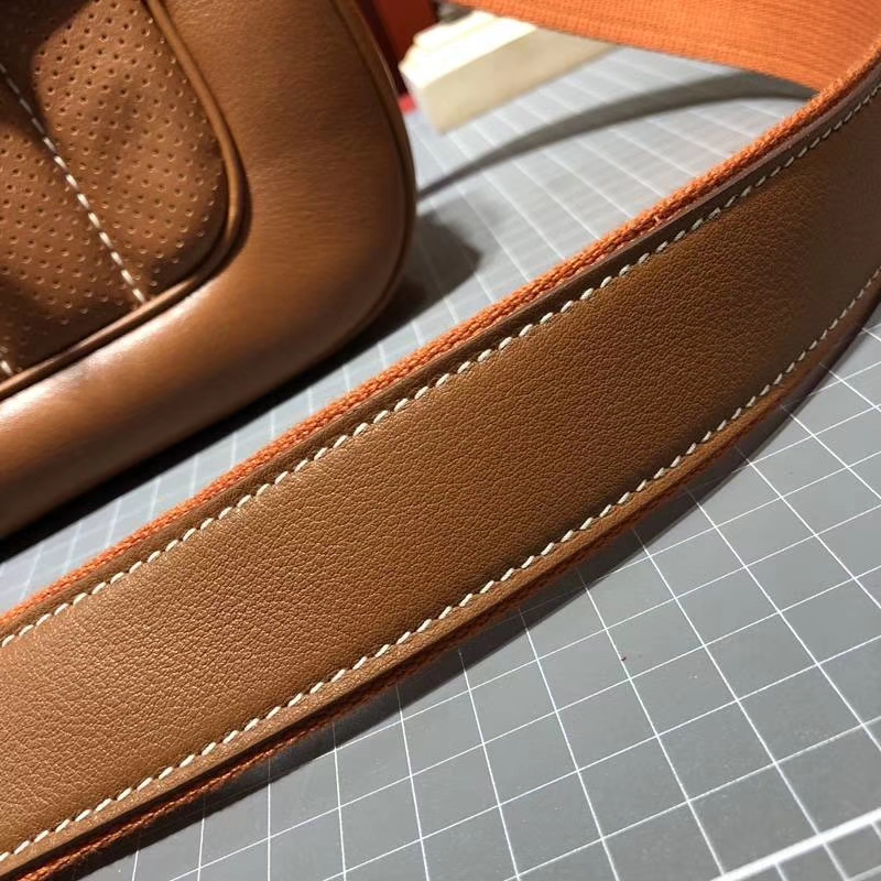 爱马仕夏季新款 Hermes Berline20CM 棕色原厂Swift牛皮单肩斜挎包 银扣