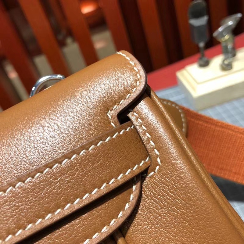 爱马仕夏季新款 Hermes Berline20CM 棕色原厂Swift牛皮单肩斜挎包 银扣