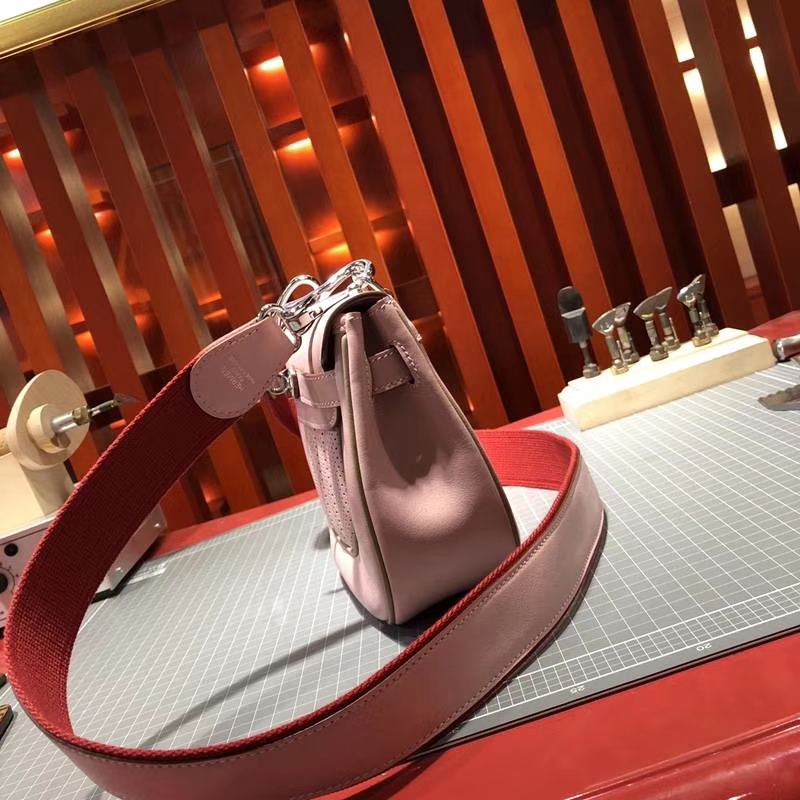 爱马仕新款包包 Hermes Berline20CM 3Q粉色拼番茄红Swift牛皮线条包