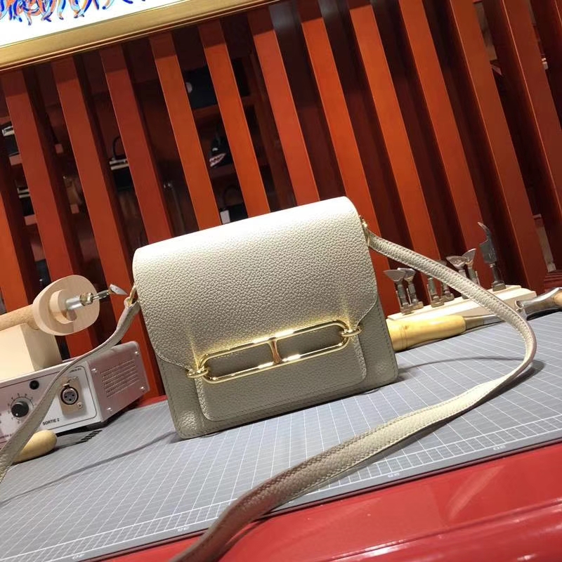 Hermes Roulis19CM 爱马仕奶昔白Evercolor牛皮猪鼻子包 金扣