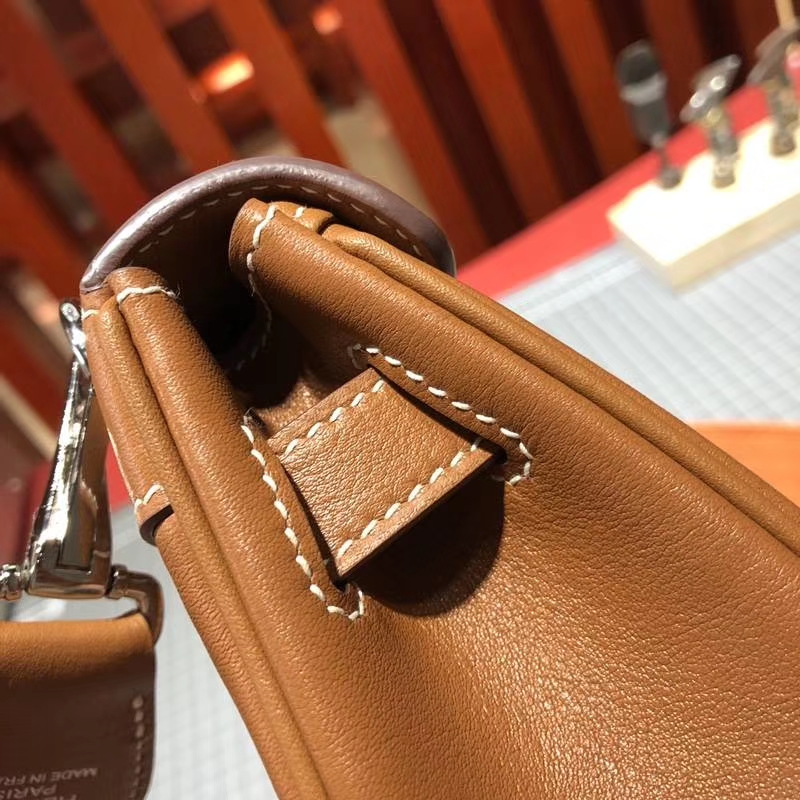 爱马仕夏季新款 Hermes Berline20CM 棕色原厂Swift牛皮单肩斜挎包 银扣