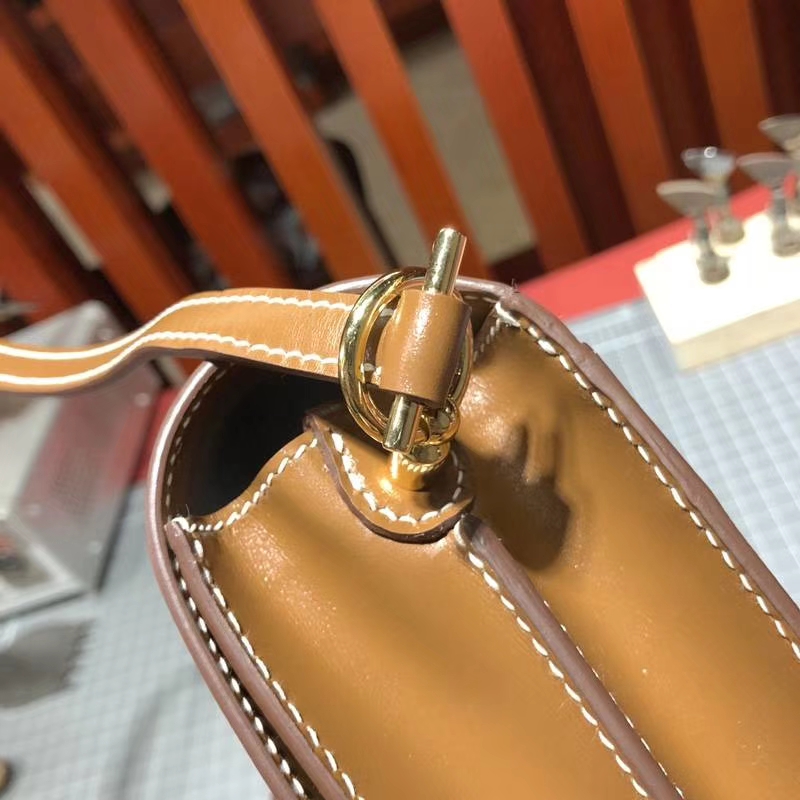 爱马仕包包官网 Hermes Roulis19CM 土黄色顶级Box牛皮 金扣
