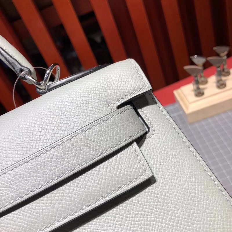 爱马仕凯莉包多少钱 Hermes Kelly28CM 海鸥灰手掌纹牛皮 银扣