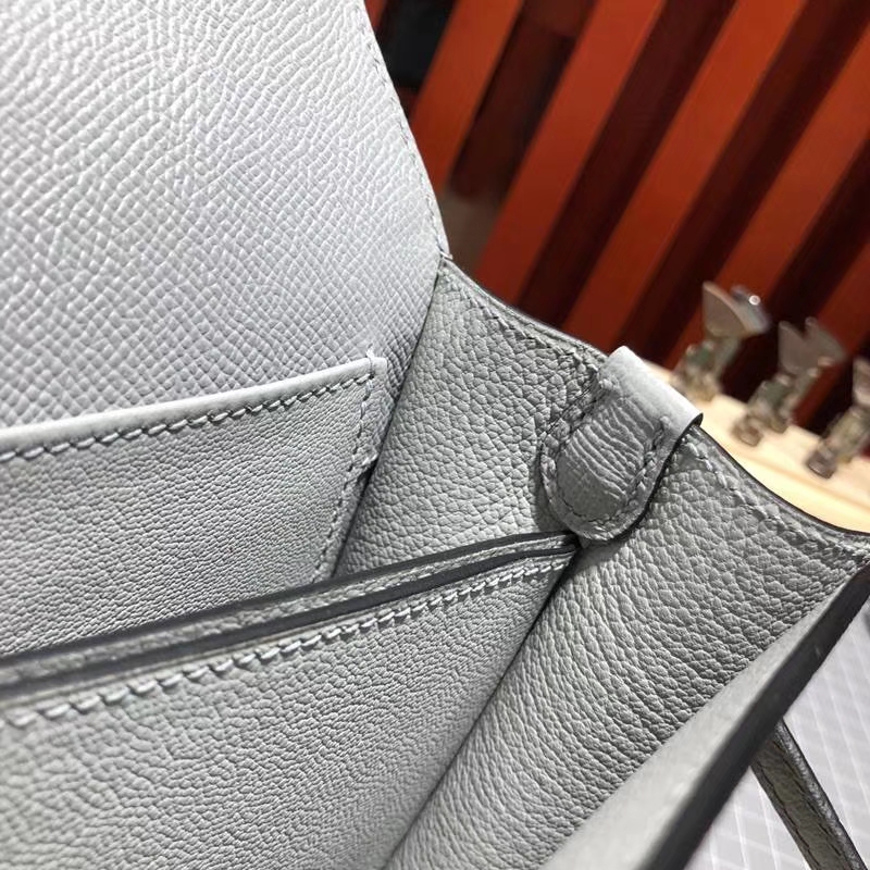 爱马仕包包官网 Hermes Roulis19CM 海鸥灰十字纹牛皮猪鼻子包 金扣