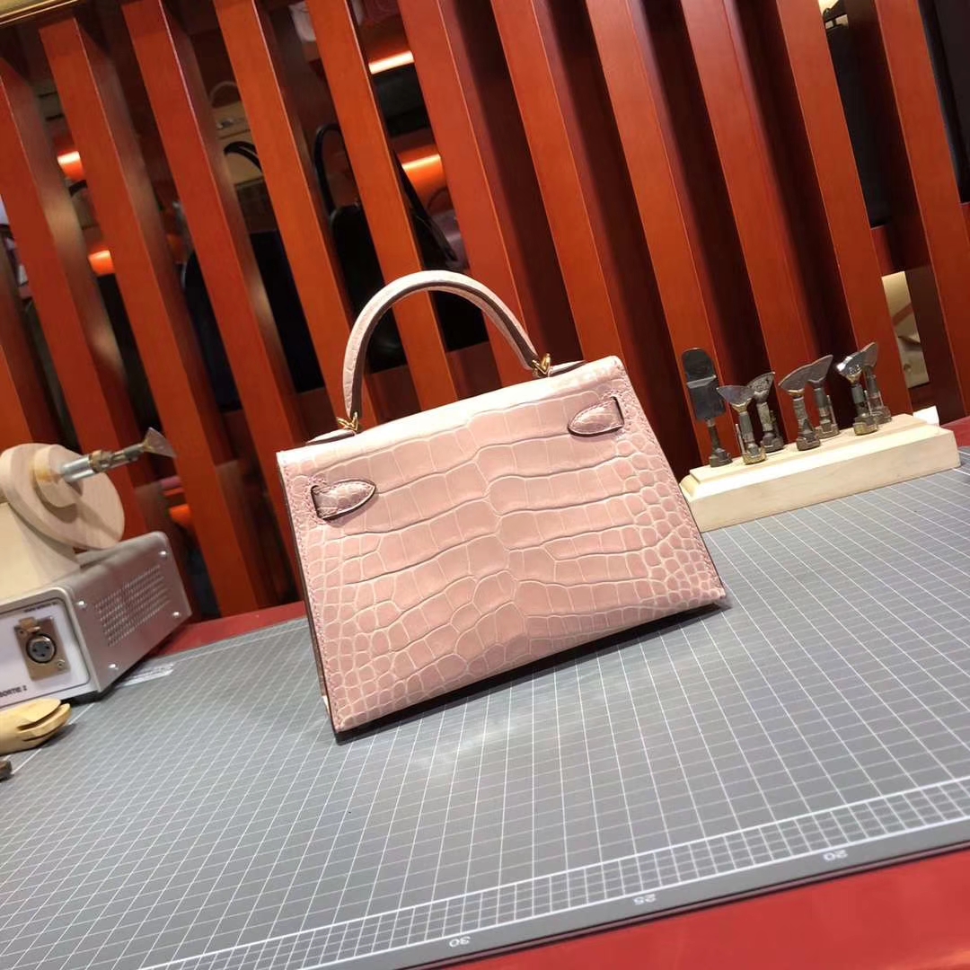 爱马仕迷你凯莉包2代 Hermes Minikelly2代 P1蔷薇粉亮光鳄鱼皮 金扣