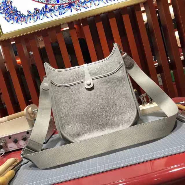爱马仕伊芙林包 Hermes Evelyne28CM 风衣灰顶级Togo牛皮斜挎包
