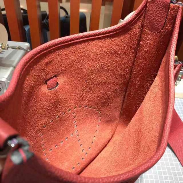 Hermes包包官网 爱马仕大红色顶级Togo牛皮伊芙林包Evelyne28CM