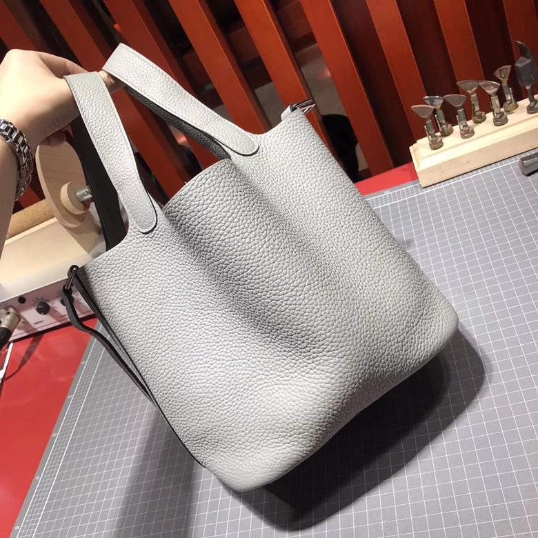 爱马仕水桶包 Hermes Picotin Lock18CM 海鸥灰Clemence牛皮 银扣