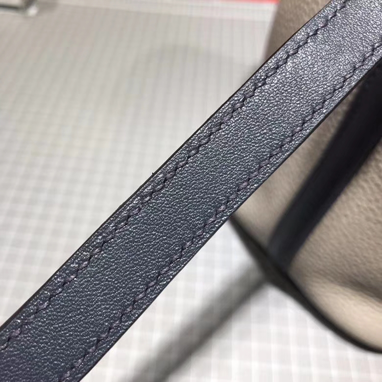 爱马仕菜篮子包 Hermes Picotin Lock18cm 冰川灰Clemence牛皮拼深蓝色Swift牛皮