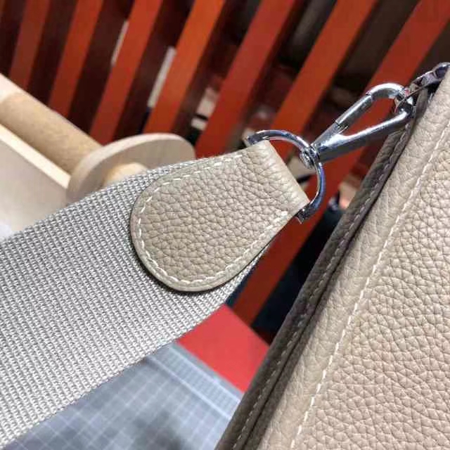 Hermes包包官网 爱马仕斑鸠灰顶级Togo牛皮Evelyne28CM伊芙林包