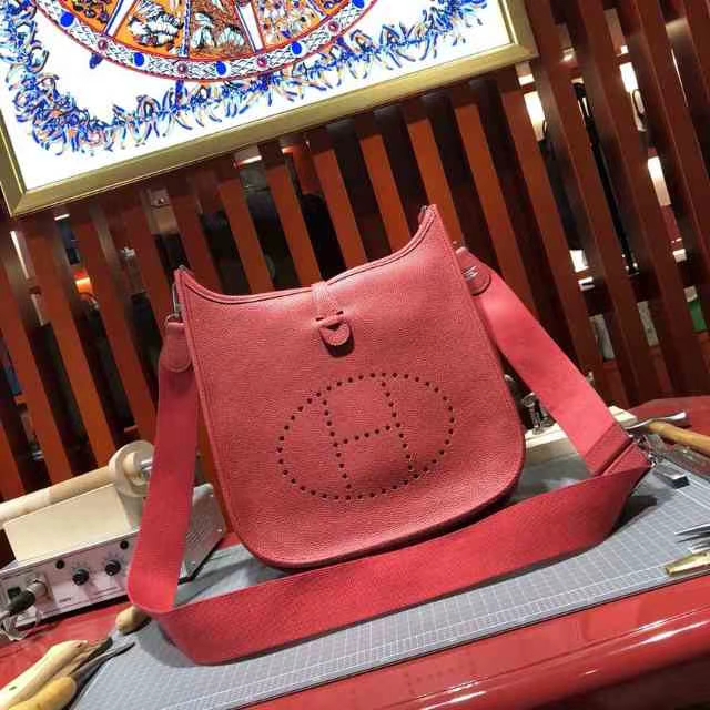 Hermes包包官网 爱马仕大红色顶级Togo牛皮伊芙林包Evelyne28CM