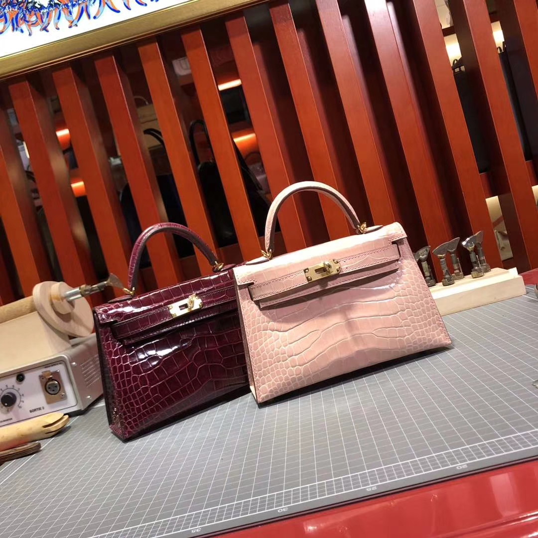 爱马仕迷你凯莉包2代 Hermes Minikelly2代 P1蔷薇粉亮光鳄鱼皮 金扣