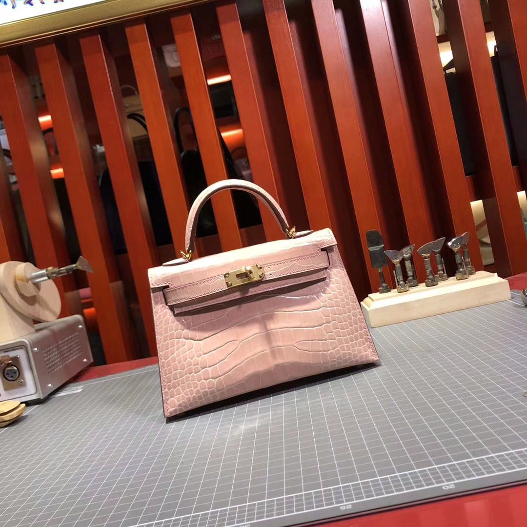 爱马仕迷你凯莉包2代 Hermes Minikelly2代 P1蔷薇粉亮光鳄鱼皮 金扣