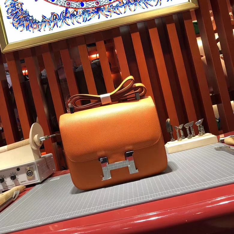 爱马仕空姐包尺寸 Hermes Constance24CM 橙色Epsom牛皮 银扣