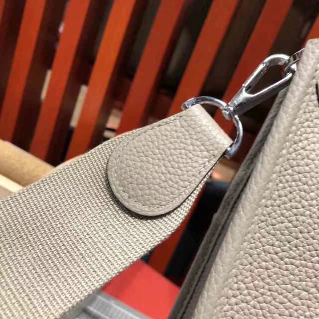 爱马仕伊芙林包 Hermes Evelyne28CM 风衣灰顶级Togo牛皮斜挎包