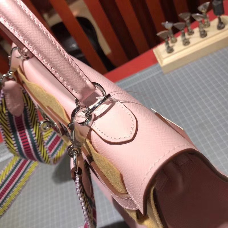 爱马仕新款凯莉包 Hermes Kelly28CM 3Q粉色Epsom牛皮 搭配新款织带 银扣