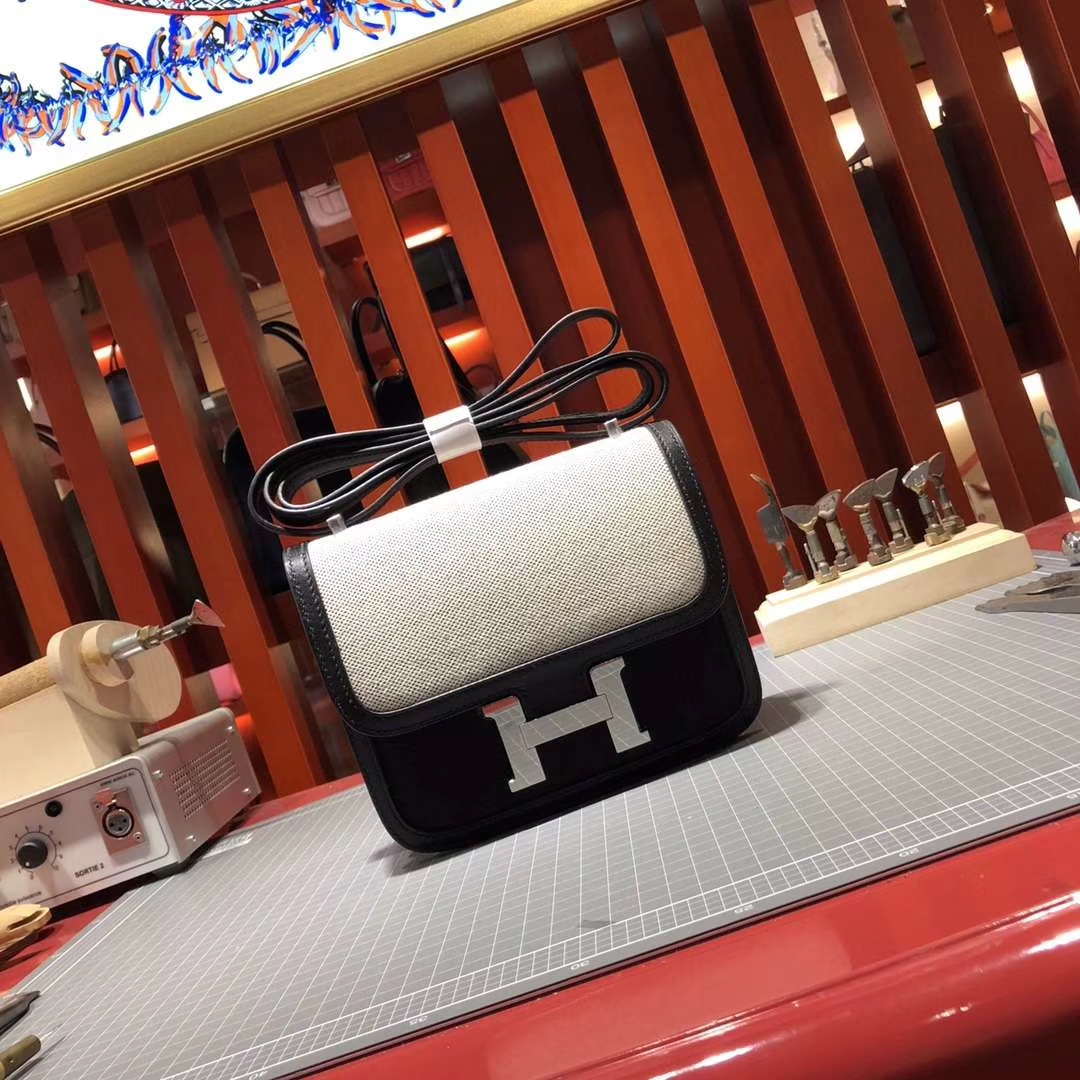 Hermes Constance19CM 爱马仕专柜同色帆布拼Swift牛皮空姐包 银扣