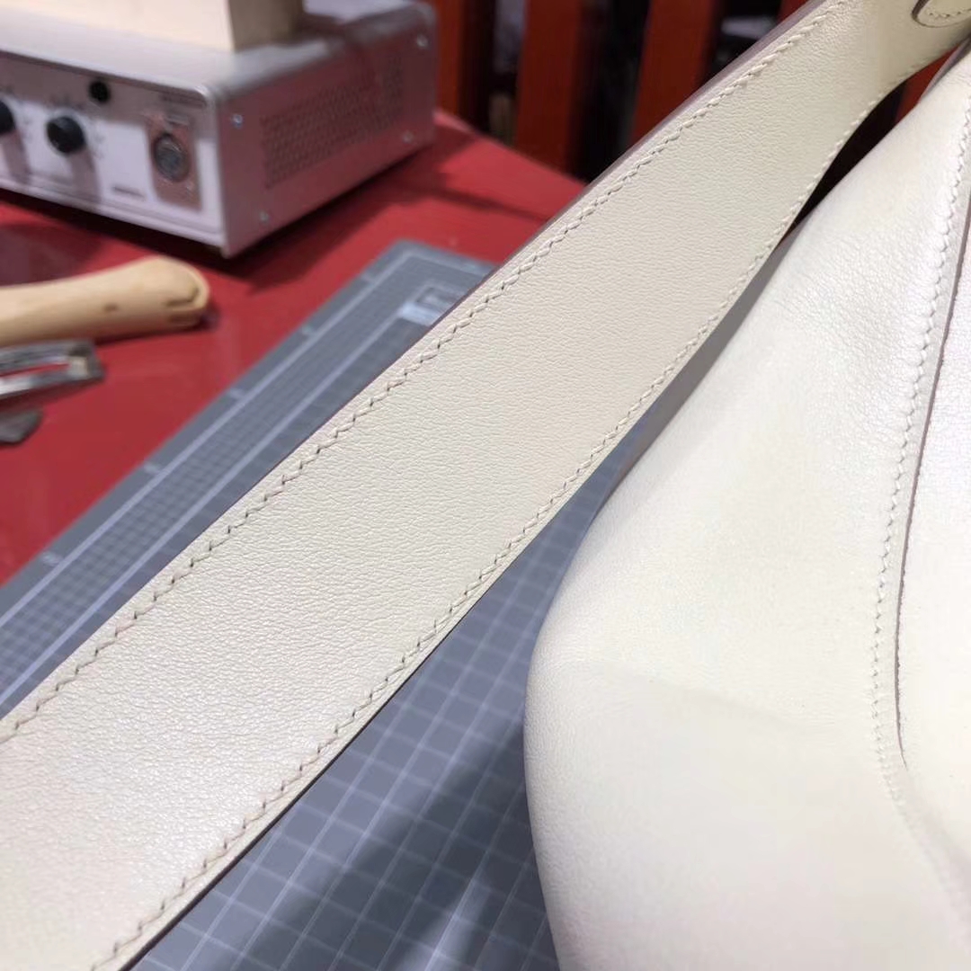 Hermes Lindy30CM 爱马仕CC10奶昔白原厂Swift牛皮琳迪包 银扣