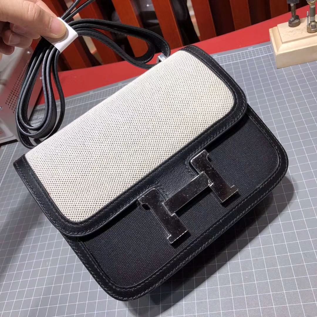 Hermes Constance19CM 爱马仕专柜同色帆布拼Swift牛皮空姐包 银扣