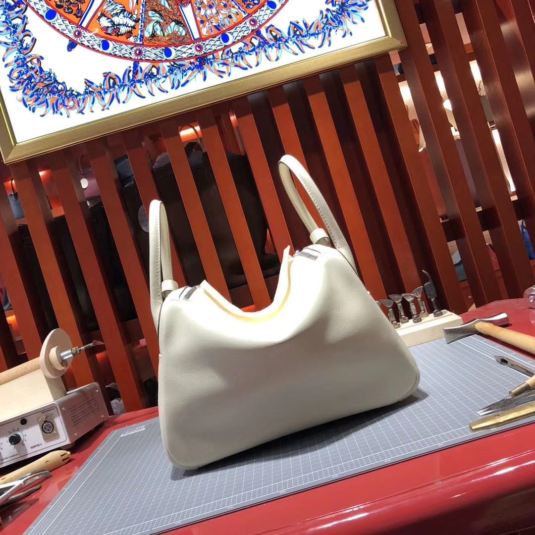 Hermes Lindy30CM 爱马仕CC10奶昔白原厂Swift牛皮琳迪包 银扣