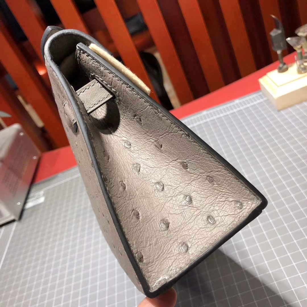 爱马仕迷你凯莉包 Hermes Minikelly Pochette22CM 大象灰顶级鸵鸟皮 金扣
