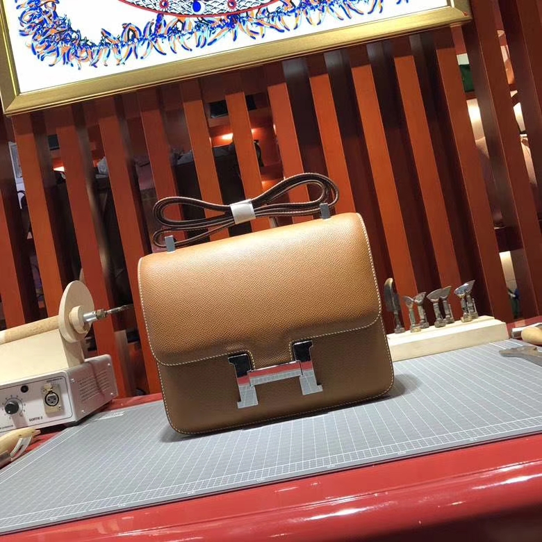 Hermes Constance24CM 爱马仕土黄色顶级Epsom牛皮康斯坦包 银扣
