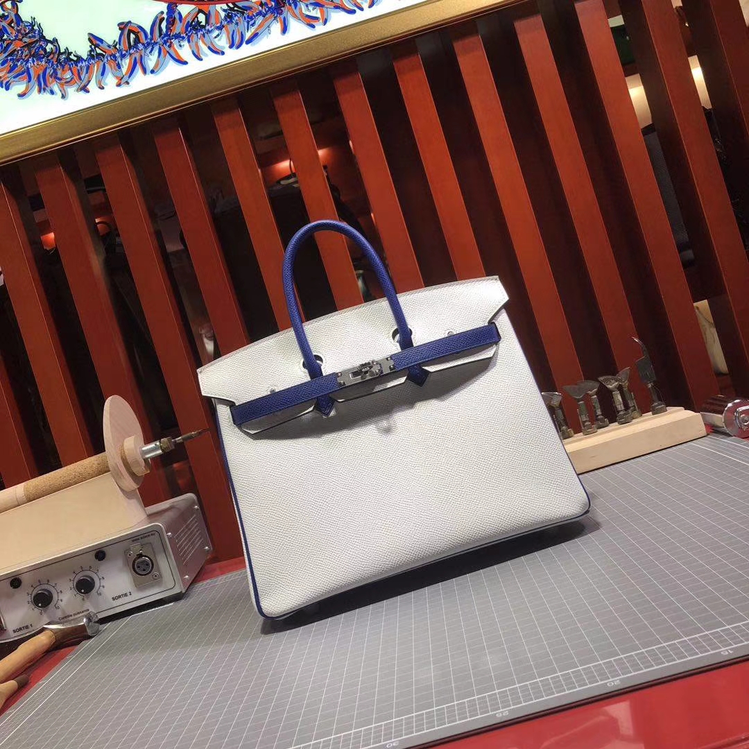 爱马仕包包官网 Hermes纯白色拼电光蓝原厂手掌纹牛皮铂金包Birkin25CM 银扣