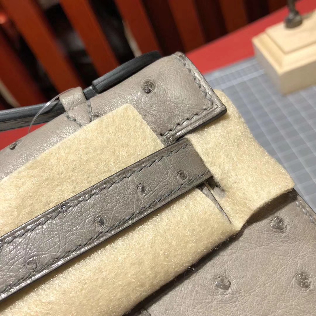 爱马仕迷你凯莉包 Hermes Minikelly Pochette22CM 大象灰顶级鸵鸟皮 金扣
