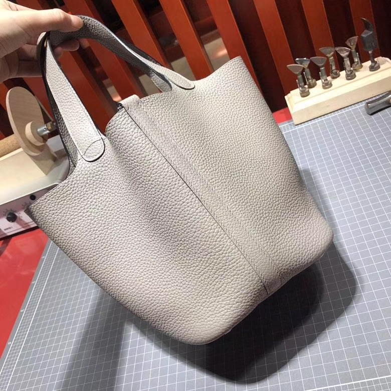 Hermes包包官网 爱马仕水桶包Picotin18CM 冰川灰Clemence牛皮 银扣
