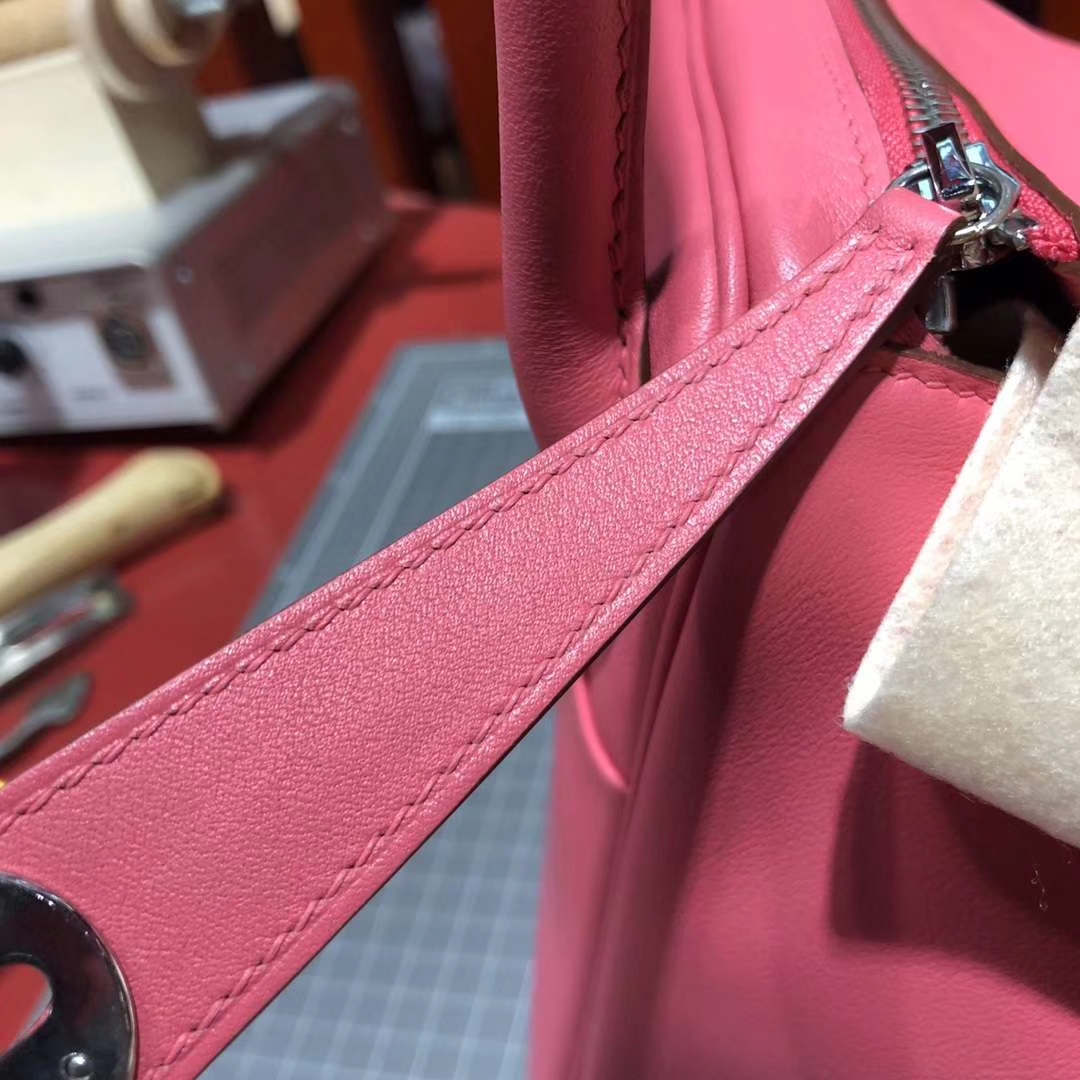 爱马仕琳迪包 Hermes Lindy30CM 8W唇膏粉原厂Swift牛皮 银扣