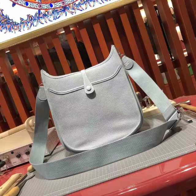 爱马仕伊芙林包 Hermes Evelyne28CM 亚麻蓝原厂Togo牛皮 银扣