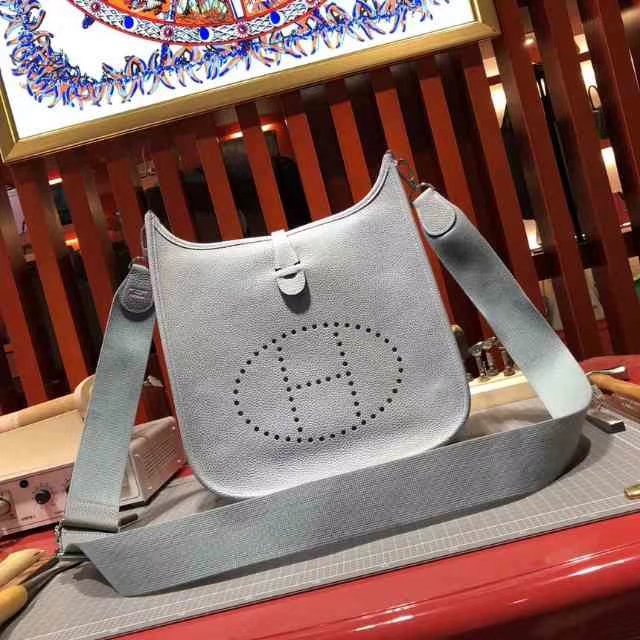 爱马仕伊芙林包 Hermes Evelyne28CM 亚麻蓝原厂Togo牛皮 银扣