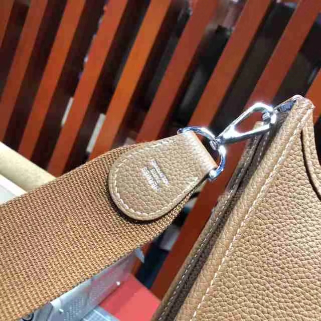 爱马仕包包价格 Hermes Evelyne28CM 金棕色顶级Togo牛皮伊芙林包
