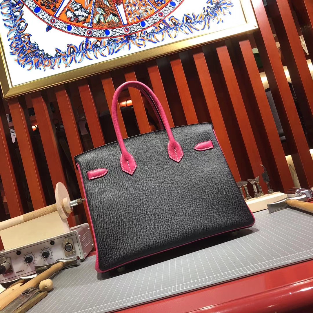 Hermes包包官网 爱马仕黑色拼玫红原厂十字纹牛皮Birkin30铂金包 金扣