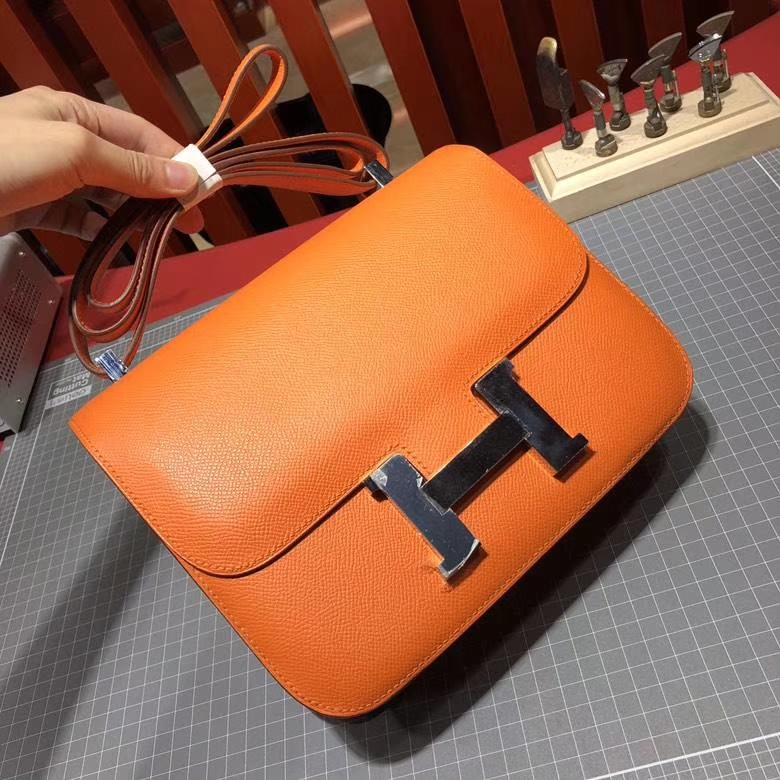 爱马仕空姐包尺寸 Hermes Constance24CM 橙色Epsom牛皮 银扣