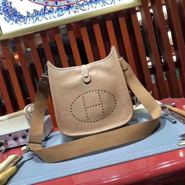 爱马仕包包价格 Hermes Evelyne28CM 金棕色顶级Togo牛皮伊芙林包